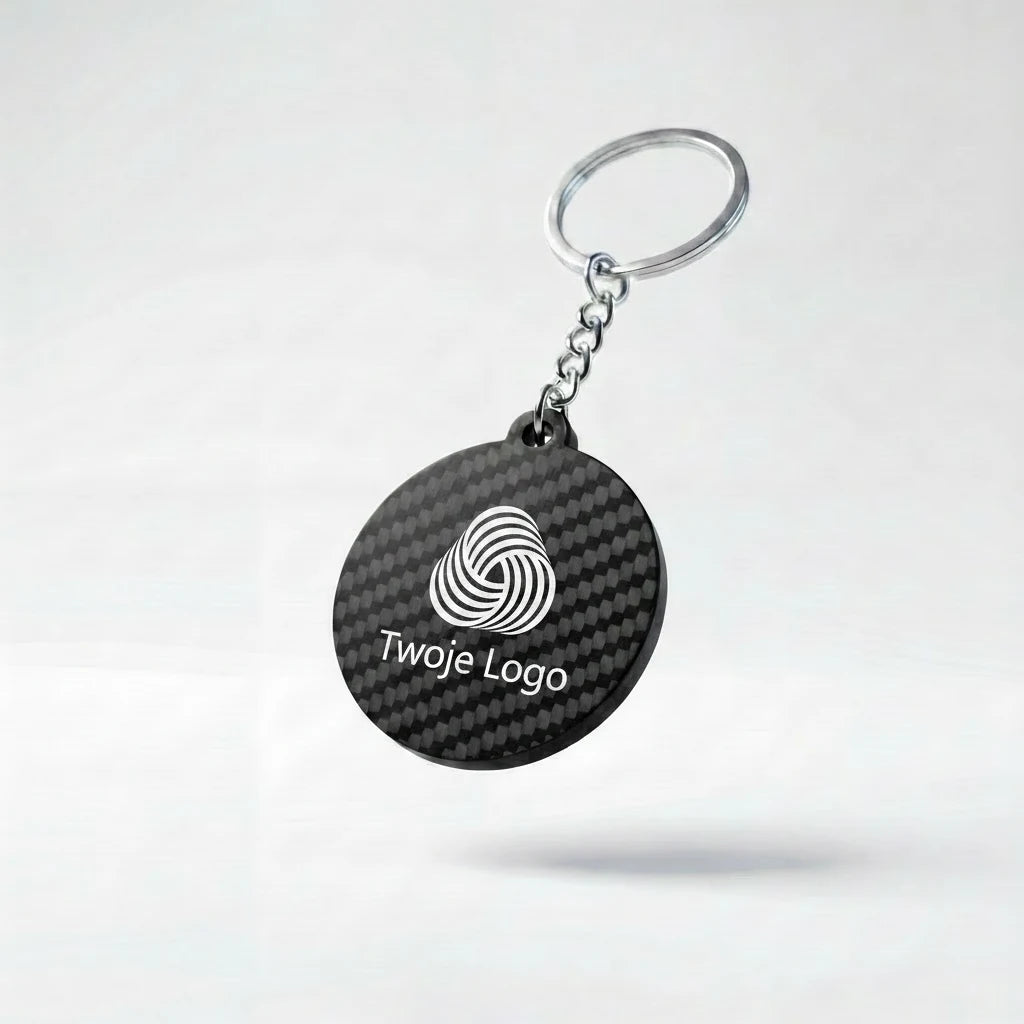 Tył breloka kółko - logo, carbon