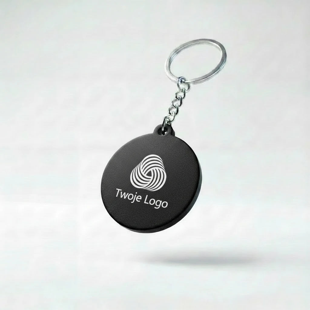 Tył breloka kółko - logo, gładka tekstura